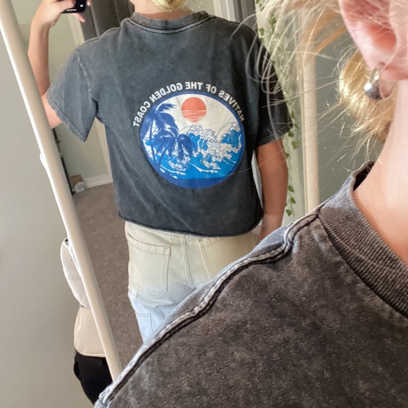 Cute surf shirt! - Picture 2 of 4